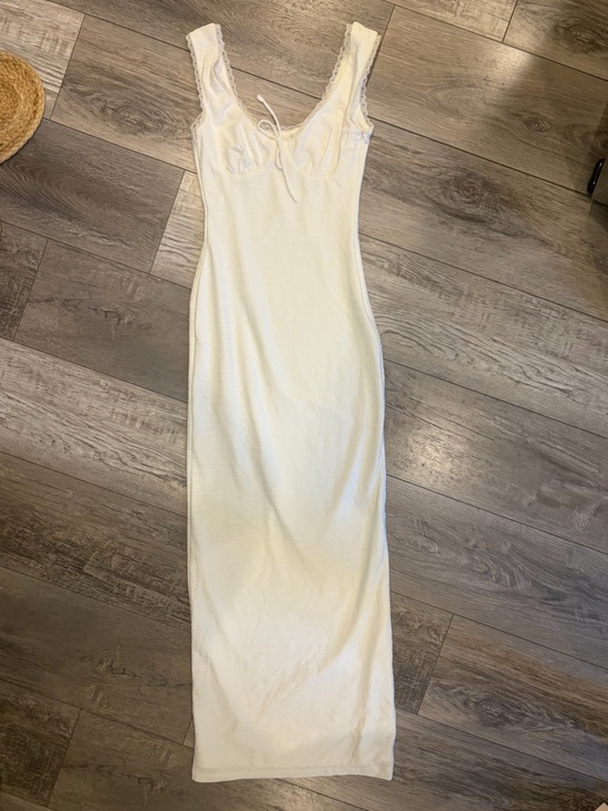 Princess Polly Dresses & Skirts - Princess Polly Cream Eyelet Maxi Dress